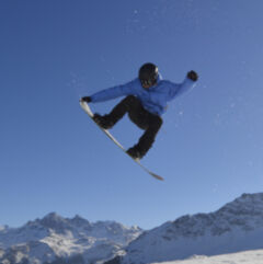 Snowpark Somtgant Jump 0083.JPG