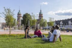 Gruppe auf dem Unteren Marktplatz (c) Freudenstadt Tourismus, Foto Heike Butschkus